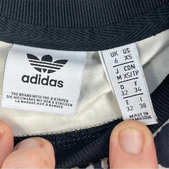 Adidas Women Crop Top Size XS Animal
Print 3 Stripes Short Sleeve Crew Neck - Picture 4 of 9